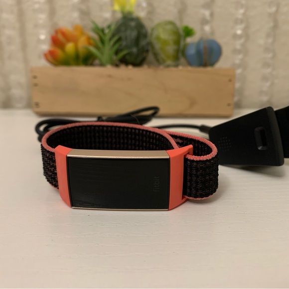 FITBIT - Picture 2 of 3